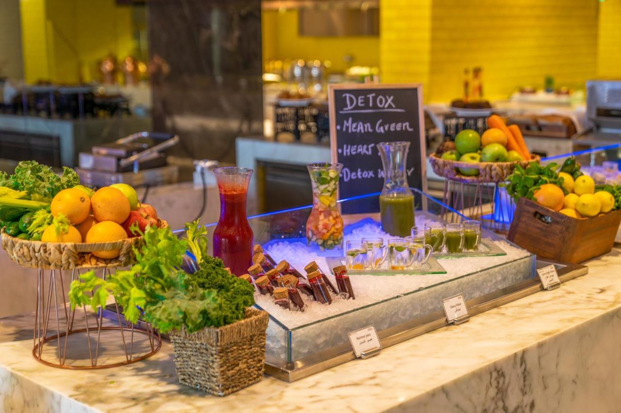 Pullman Sharjah Ξενοδοχείο Εξωτερικό φωτογραφία Healthy food at a buffet