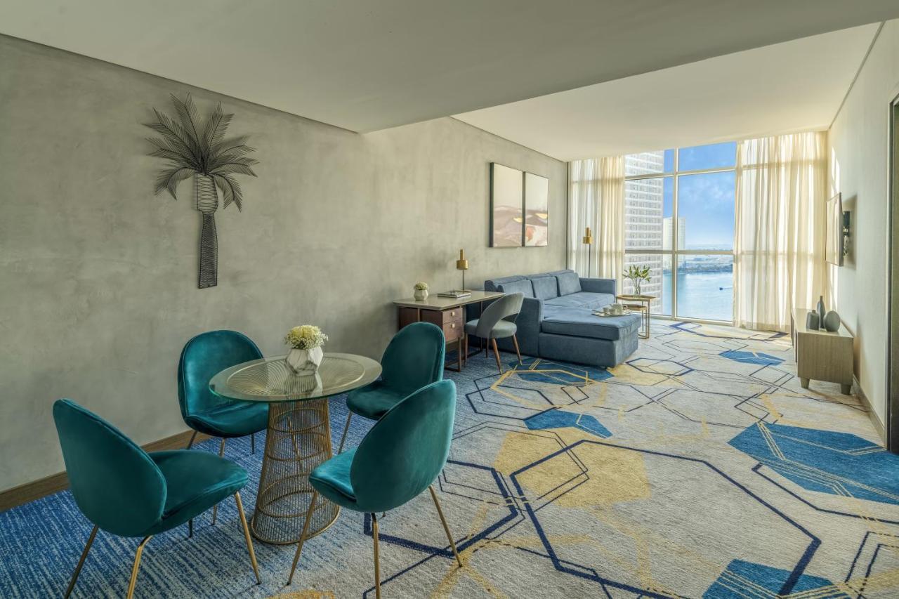 Pullman Sharjah Ξενοδοχείο Εξωτερικό φωτογραφία A living room at the hotel