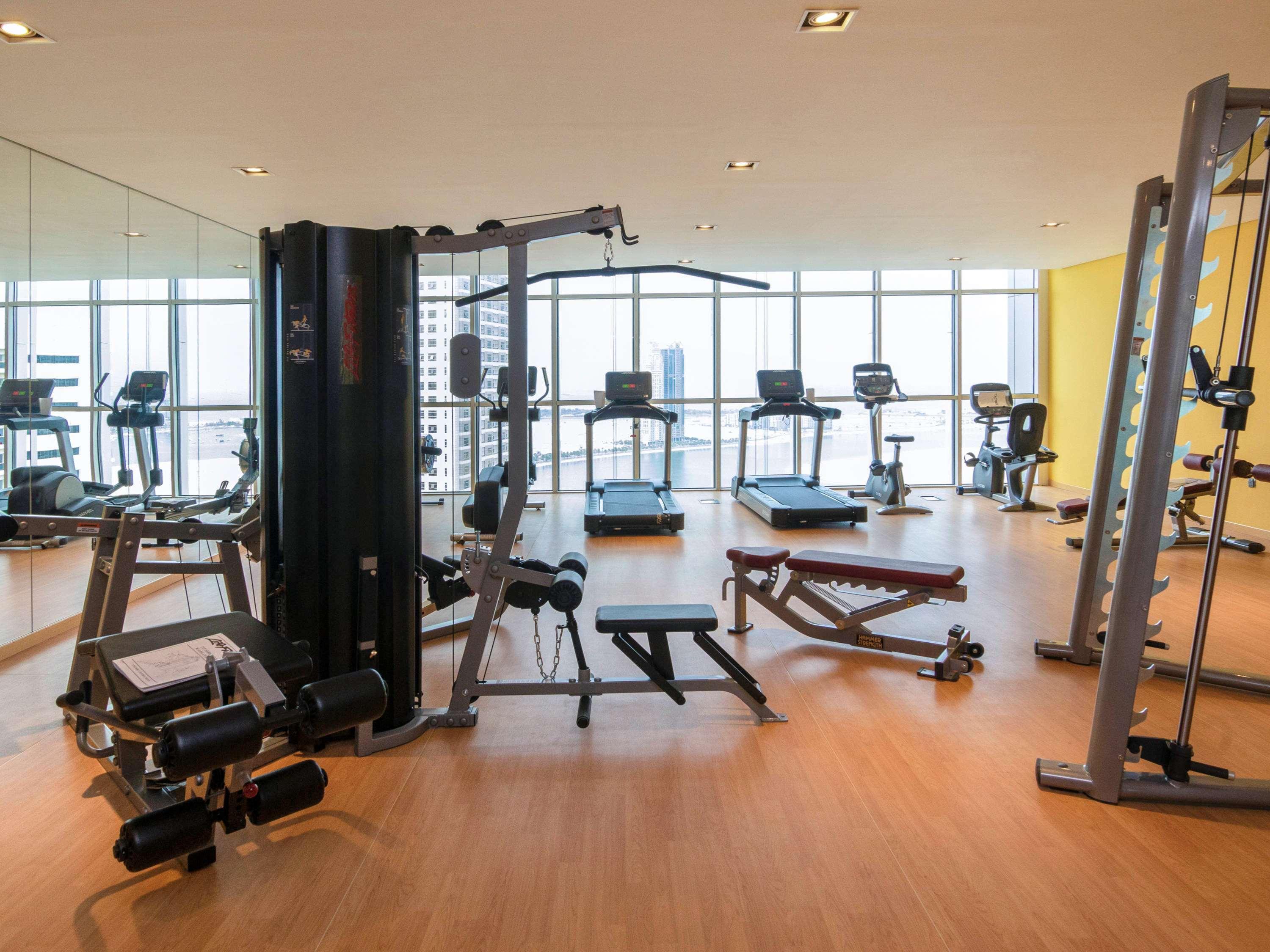 Pullman Sharjah Ξενοδοχείο Εξωτερικό φωτογραφία A gym in a hotel