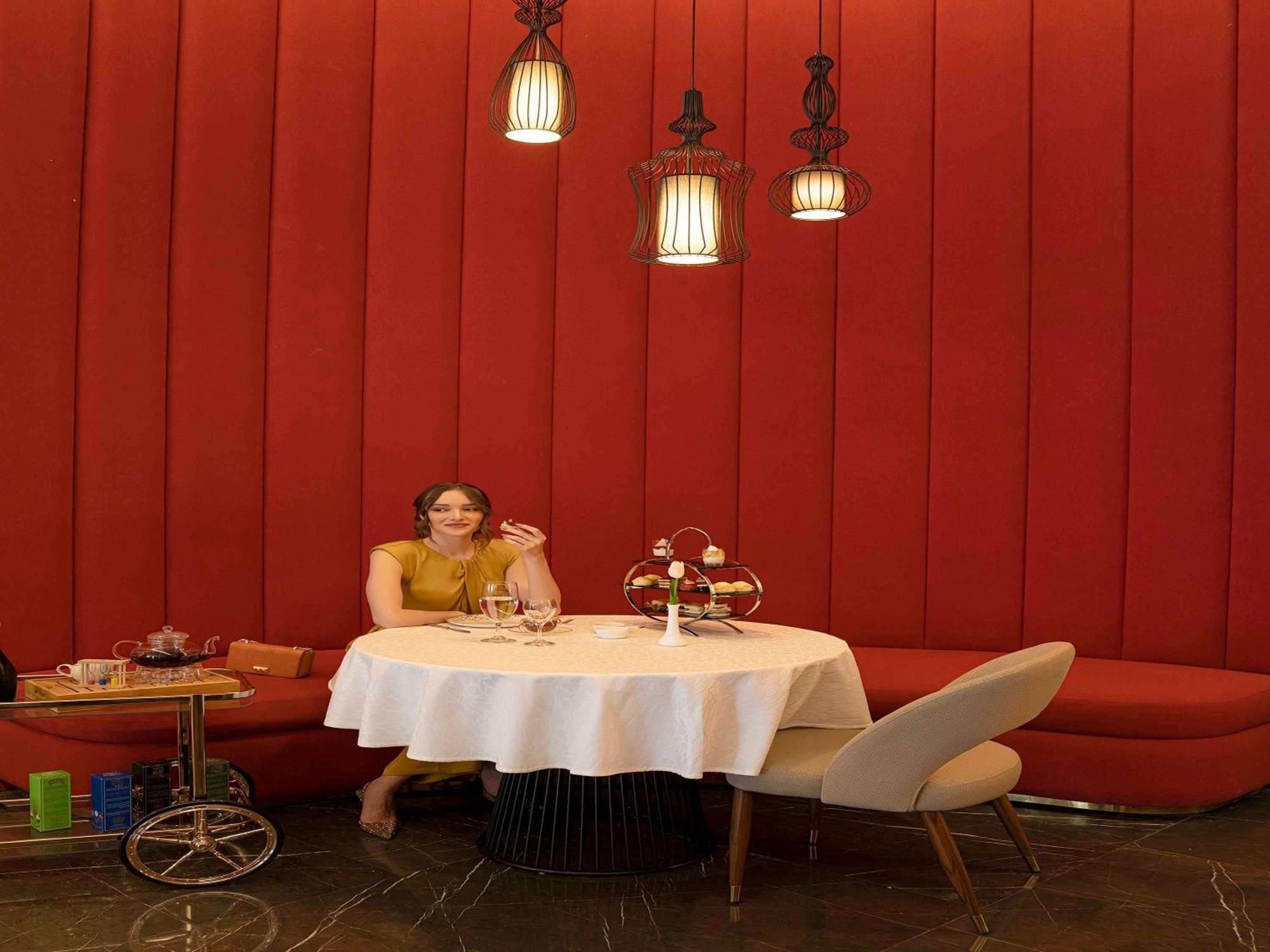 Pullman Sharjah Ξενοδοχείο Εξωτερικό φωτογραφία The interior of the restaurant