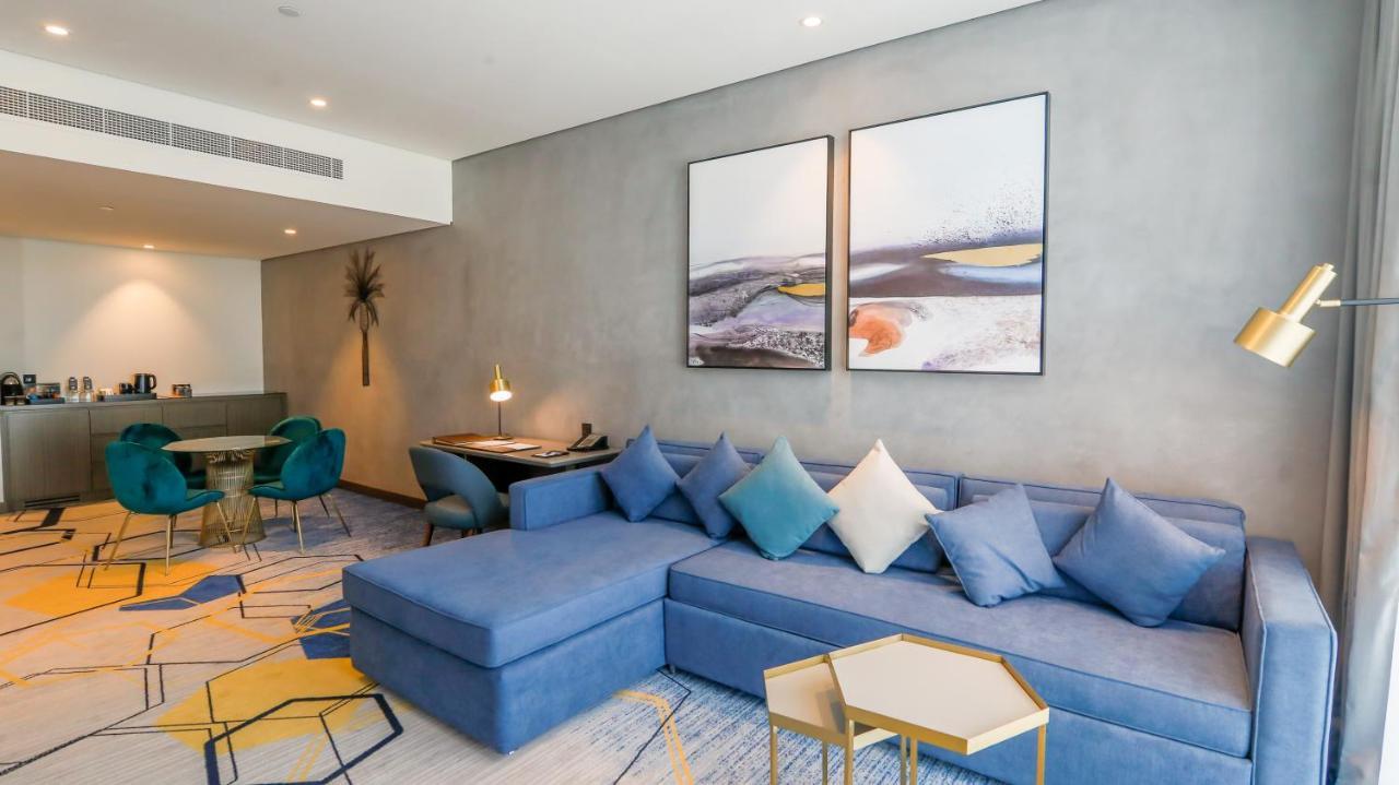 Pullman Sharjah Ξενοδοχείο Εξωτερικό φωτογραφία A living room at the hotel