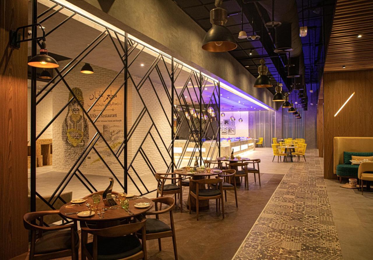 Pullman Sharjah Ξενοδοχείο Εξωτερικό φωτογραφία The interior of the restaurant